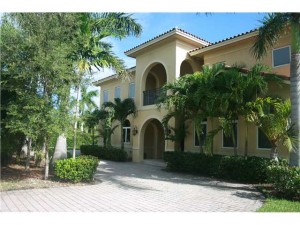 Pinecrest Home Sold By EWM agents Valerie Byrne (listing agent) and Monica Betancourt (selling agent)